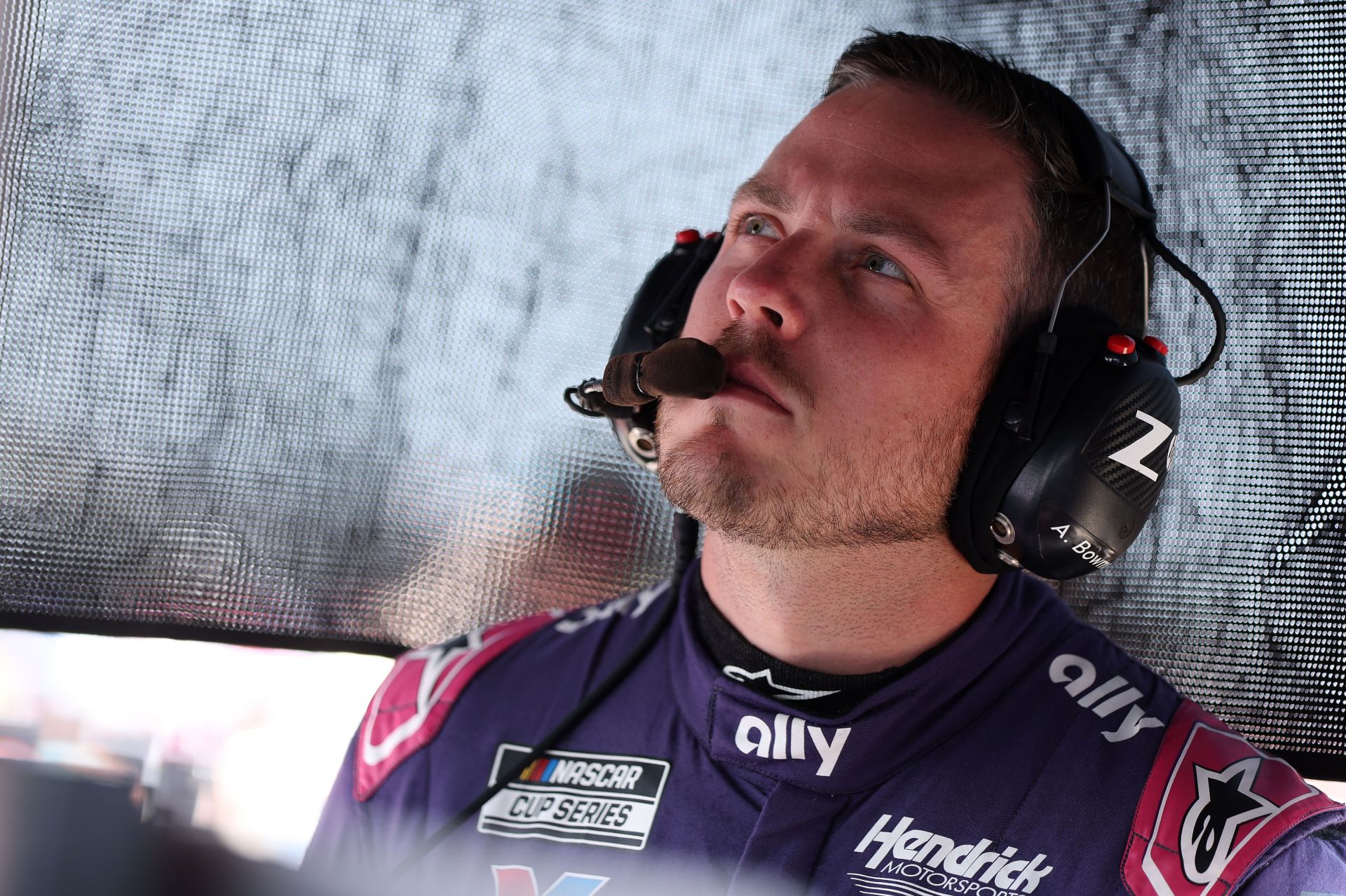 “It definitely looked pretty bad”: HMS executive doesn’t hold back on Alex Bowman’s ill-fated feat at Darlington