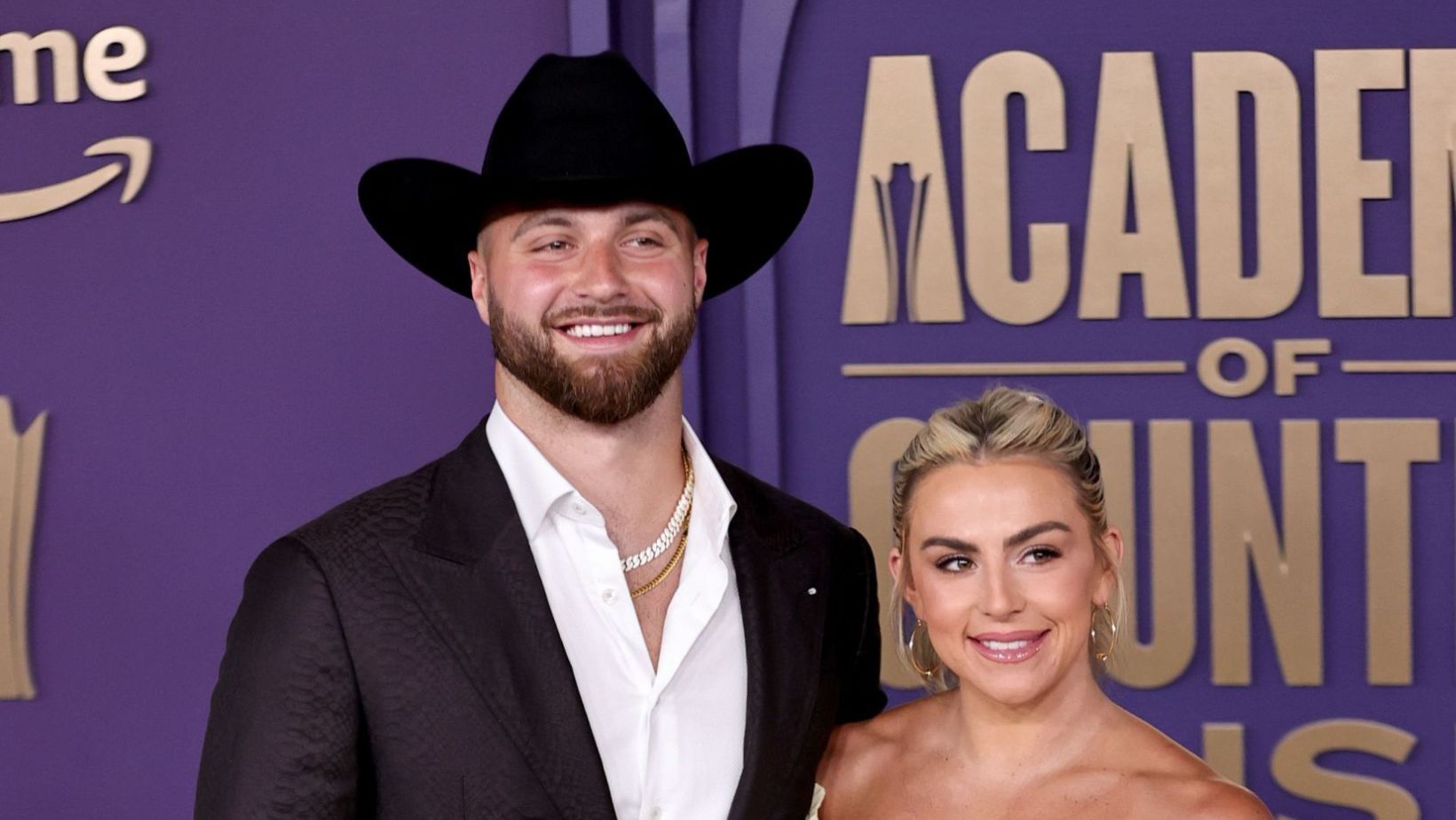 Jake Ferguson's fiancée Haley Cavinder drops 2-word reaction on cozy sideline moments from Cowboys vs Eagles [PICS]