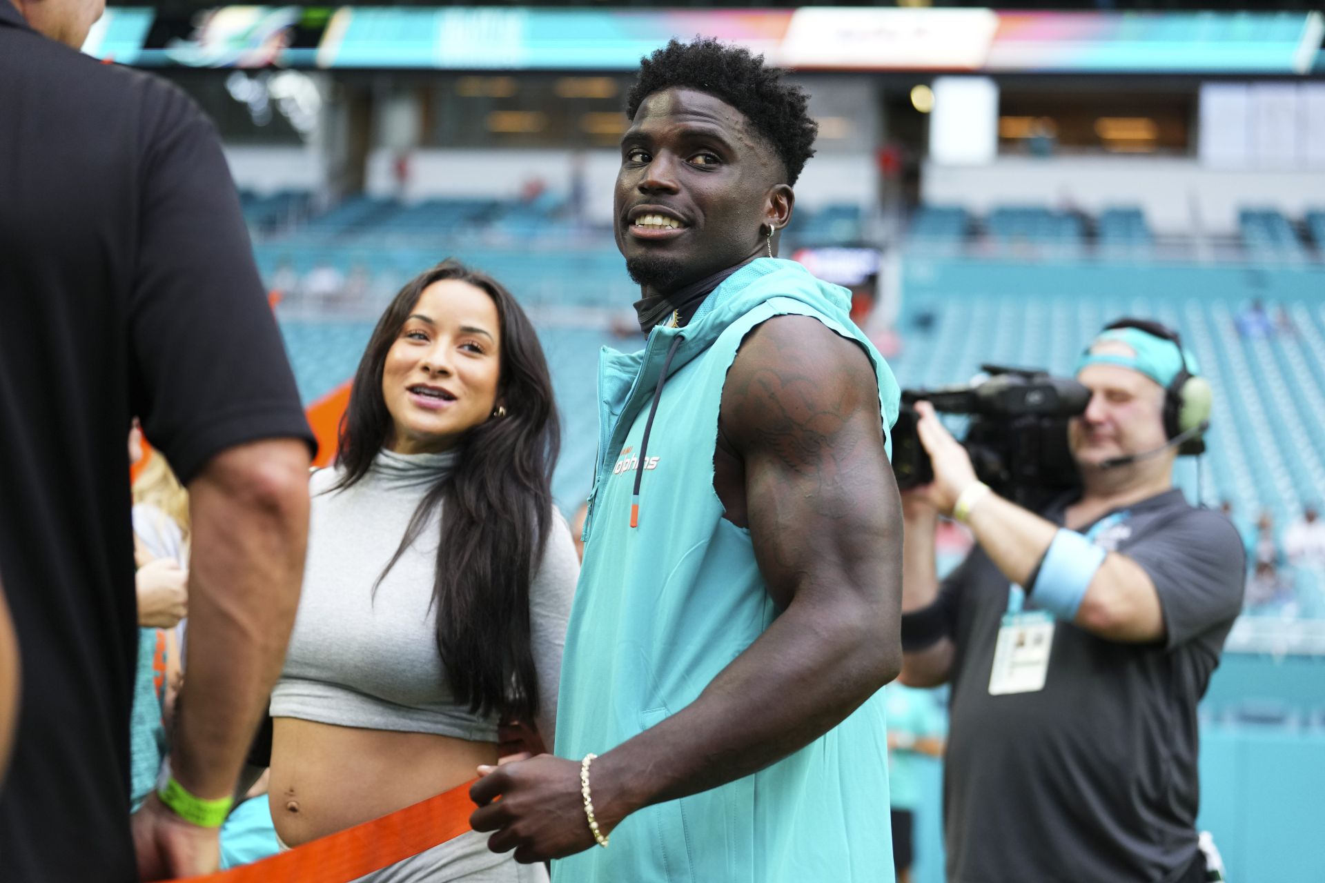 Tyreek Hill divorce: Dolphins WR's attorney pushes back on estranged wife Keeta Vaccaro's domestic violence claims thumbnail