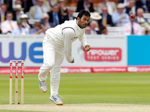 dhoni_bowling