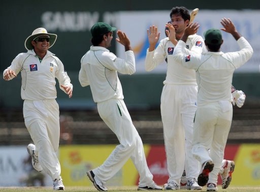 Pakistan's Junaid Khan (second right) celebrates after taking the wicket of Sri Lanka's Tharanga Paranavitana Pakistan's Junaid Khan (second right) celebrates after taking the wicket of Sri Lanka's Tharanga Paranavitana
