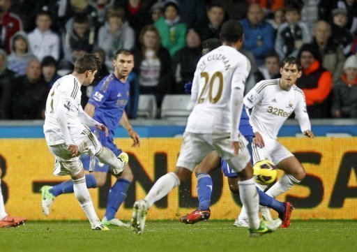 Swansea City's midfielder Pablo Hernandez (L) scores against Chelsea Swansea City's midfielder Pablo Hernandez (L) scores against Chelsea