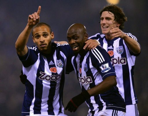 West Brom's Peter Odemwingie (L) celebrates with teammates Youssuf Mulumbu (C) and Billy Jones West Brom's Peter Odemwingie (L) celebrates with teammates Youssuf Mulumbu (C) and Billy Jones