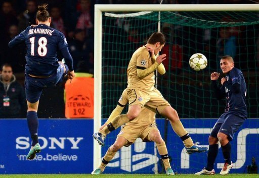 Paris Saint-Germain's Zlatan Ibrahimovic (L) shoots Paris Saint-Germain's Zlatan Ibrahimovic (L) shoots