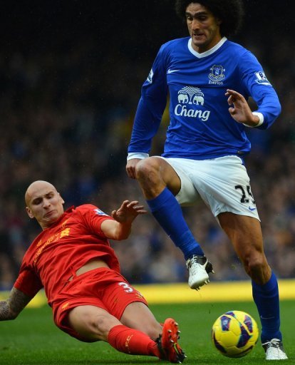 Everton's Marouane Fellaini (R) fights for the ball with Liverpool's Jonjo Shelvey Everton's Marouane Fellaini (R) fights for the ball with Liverpool's Jonjo Shelvey