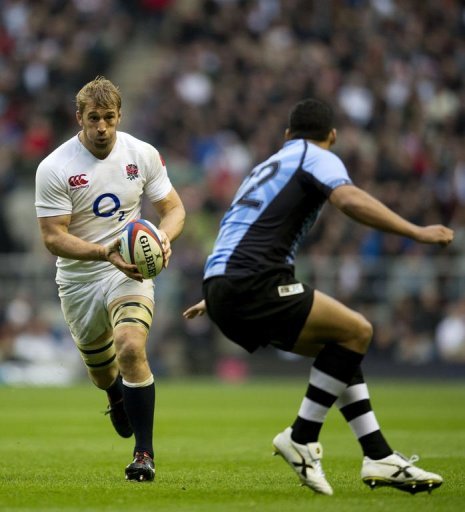 England's Captain Chris Robshaw (L) runs with the ball in front of Fiji's Josh Matavesi England's Captain Chris Robshaw (L) runs with the ball in front of Fiji's Josh Matavesi