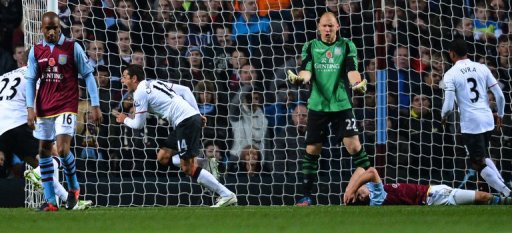 United's stunning comeback gives them a four-point lead over second-placed Chelsea United's stunning comeback gives them a four-point lead over second-placed Chelsea