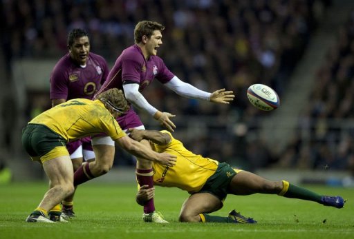 England's full back Alex Goode (C) is tackled by Australia's flanker Michael Hooper (L) and fly half Kurtley Beale (R) England's full back Alex Goode (C) is tackled by Australia's flanker Michael Hooper (L) and fly half Kurtley Beale (R)