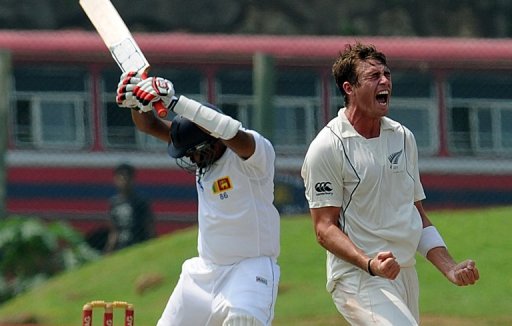 Tim Southee (R) removed Tharanga Paranavitana and Suraj Randiv in his opening two overs, followed by Thilan Samaraweera Tim Southee (R) removed Tharanga Paranavitana and Suraj Randiv in his opening two overs, followed by Thilan Samaraweera