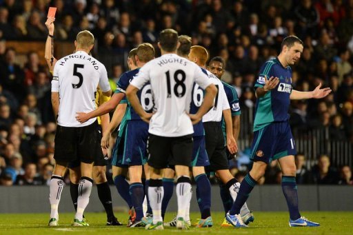 Fulham's Brede Hangeland (L) receives a straight red card from referee Lee Probert Fulham's Brede Hangeland (L) receives a straight red card from referee Lee Probert