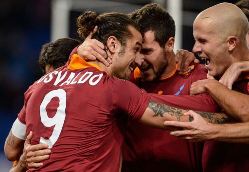 AS Roma's Pablo Osvaldo (L) celebrates with his team mates after scoring AS Roma's Pablo Osvaldo (L) celebrates with his team mates after scoring