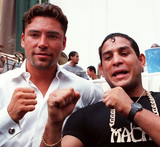 Oscar De La Hoya (L) and Hector Camacho pose for photographers in New York in 1997 Oscar De La Hoya (L) and Hector Camacho pose for photographers in New York in 1997