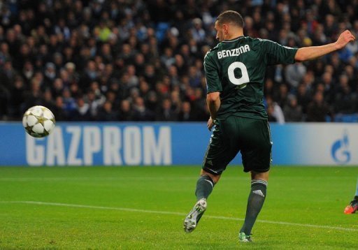 Real Madrid's Karim Benzema scores the opening goal Real Madrid's Karim Benzema scores the opening goal