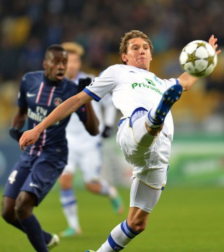 Denys Garmash (R) of Dynamo Kiev fights for the ball with Marco Verratti (L) of Paris Saint-Germain Denys Garmash (R) of Dynamo Kiev fights for the ball with Marco Verratti (L) of Paris Saint-Germain