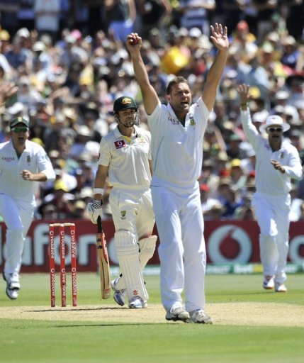 Kallis will not bowl again in the match but will be able to bat Kallis will not bowl again in the match but will be able to bat