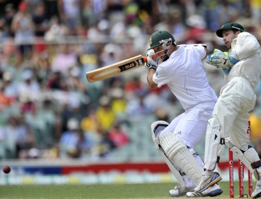 At the interval on Friday, Graeme Smith (L) was unbeaten on 57 with Alviro Petersen not out 47 At the interval on Friday, Graeme Smith (L) was unbeaten on 57 with Alviro Petersen not out 47