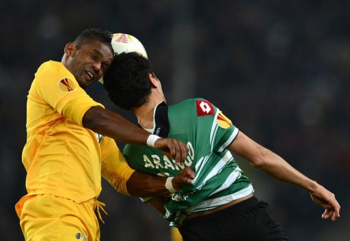 Limassol´s Marcos Airosa (L) gets to grips with Moenchengladbach's Juan Arango Limassol´s Marcos Airosa (L) gets to grips with Moenchengladbach's Juan Arango