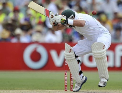 The injured Jacques Kallis was batting at number nine as South Africa struggled The injured Jacques Kallis was batting at number nine as South Africa struggled