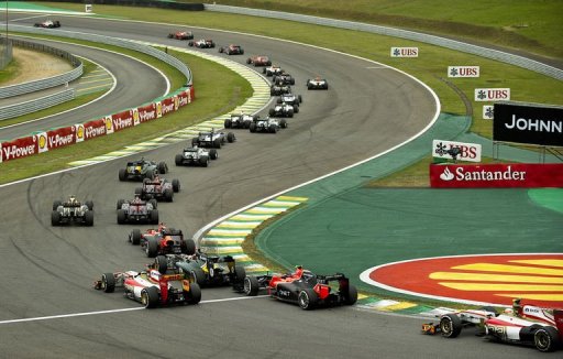 Lewis Hamilton (top L) leads the Brazil F1 GP first lap Lewis Hamilton (top L) leads the Brazil F1 GP first lap