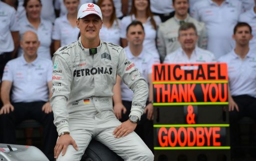 Michael Schumacher poses with the Mercedes team Michael Schumacher poses with the Mercedes team