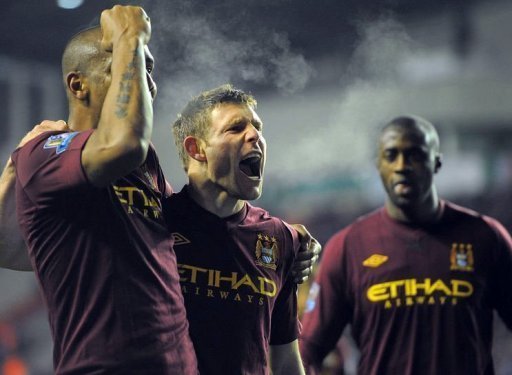 Manchester City's James Milner (2nd L) celebrates with Maicon (L) and Yaya Toure (R) Manchester City's James Milner (2nd L) celebrates with Maicon (L) and Yaya Toure (R)