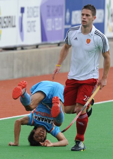 Mark Gleghorne of England runs past Kothajit Singh of India Mark Gleghorne of England runs past Kothajit Singh of India