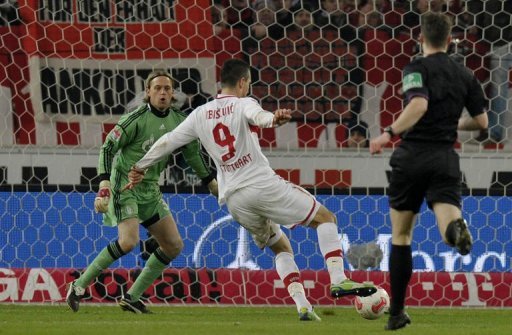 Stuttgart's forward Vedad Ibisevic (C) scores his third goal past Schalke's goalkeeper Timo Hildebrand (L) Stuttgart's forward Vedad Ibisevic (C) scores his third goal past Schalke's goalkeeper Timo Hildebrand (L)