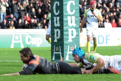 Toulouse's centre Florian Fritz (L) scores a try Toulouse's centre Florian Fritz (L) scores a try