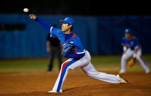 Los Angeles Dodgers has signed top South Korean pitcher Ryu Hyun-jin to a six-year deal worth a reported $36 million Los Angeles Dodgers has signed top South Korean pitcher Ryu Hyun-jin to a six-year deal worth a reported $36 million