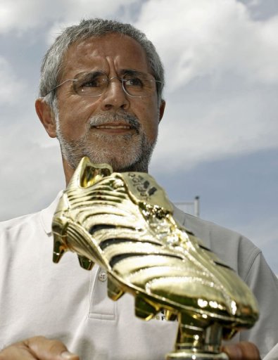 At the peak of his career, Gerd Mueller basked in the same god-like status Lionel Messi now enjoys At the peak of his career, Gerd Mueller basked in the same god-like status Lionel Messi now enjoys