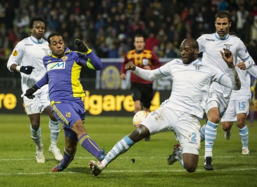 Marcos Tavares (2L) of Maribor vies for the ball with Michael Ciani (2R) of Lazio Marcos Tavares (2L) of Maribor vies for the ball with Michael Ciani (2R) of Lazio