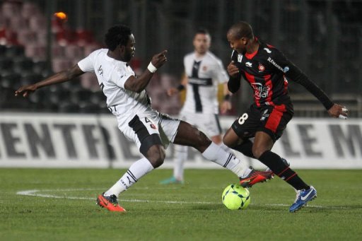 Nice's Malian midfielder Mahamane Traore (R) fights for the ball with Rennes' Nigerian defender Onyekachi Apam (L) Nice's Malian midfielder Mahamane Traore (R) fights for the ball with Rennes' Nigerian defender Onyekachi Apam (L)