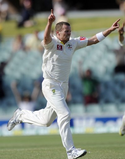 Peter Siddle celebrates the dismissal of South Africa's Dale Steyn in the second Test in Adelaide on November 26, 2012 Peter Siddle celebrates the dismissal of South Africa's Dale Steyn in the second Test in Adelaide on November 26, 2012
