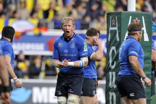 Leinster's lock Leo Cullen (C) encourages his teammates during their match against Clermont, on December 9, 2012 Leinster's lock Leo Cullen (C) encourages his teammates during their match against Clermont, on December 9, 2012