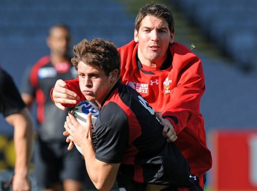 Wales' Lloyd Williams (L) and James Hook take part in the Captain's Run in Auckland on October 20, 2011 Wales' Lloyd Williams (L) and James Hook take part in the Captain's Run in Auckland on October 20, 2011