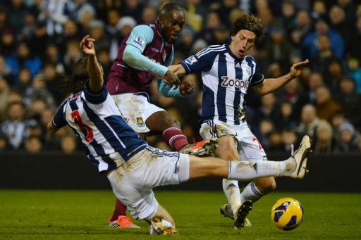 West Ham United's Carlton Cole (C), West Bromwich Albion's Jonas Olsson (L) and English defender Billy Jones (R) West Ham United's Carlton Cole (C), West Bromwich Albion's Jonas Olsson (L) and English defender Billy Jones (R)