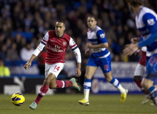 Arsenal's English midfielder Theo Walcott (L) runs with the ball Arsenal's English midfielder Theo Walcott (L) runs with the ball