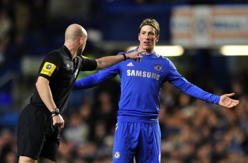 Chelsea's Fernando Torres complains to the referee during a Premier League match on November 28, 2012 Chelsea's Fernando Torres complains to the referee during a Premier League match on November 28, 2012