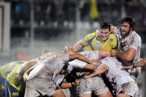 Bordeaux's Francois Tisseau (R) vies with Clermont's Loic Jaquet (2nd R) on December 21, 2012 Bordeaux's Francois Tisseau (R) vies with Clermont's Loic Jaquet (2nd R) on December 21, 2012