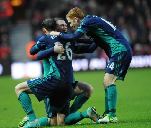 Sunderland's Steven Fletcher (L) celebrates scoring with Craig Gardner (2nd L) and Jack Colback on December 22, 2012 Sunderland's Steven Fletcher (L) celebrates scoring with Craig Gardner (2nd L) and Jack Colback on December 22, 2012