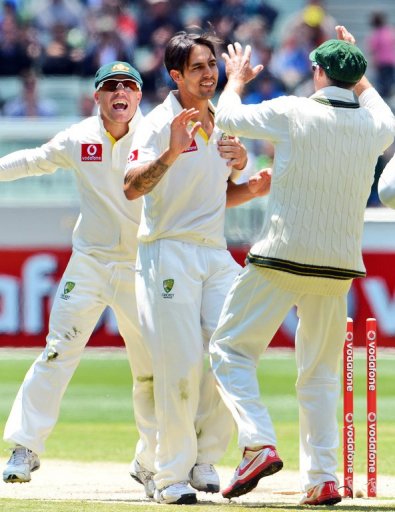 Australia's Mitchell Johnson (C) is congratulated by David Warner (L) and Michael Hussey, on December 28, 2012 Australia's Mitchell Johnson (C) is congratulated by David Warner (L) and Michael Hussey, on December 28, 2012