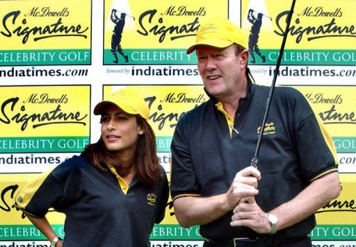 Ex-England cricket captain Tony Greig (R) with former Miss India Nafisa Joseph in Bangalore on September 12, 2003 Ex-England cricket captain Tony Greig (R) with former Miss India Nafisa Joseph in Bangalore on September 12, 2003