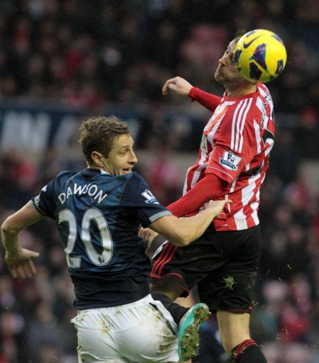 Sunderland's Scottish striker Steven Fletcher (R) vies with Tottenham Hotspur's English defender Michael Dawson (L) Sunderland's Scottish striker Steven Fletcher (R) vies with Tottenham Hotspur's English defender Michael Dawson (L)