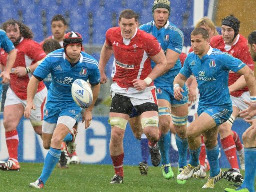 Ian Evans (C) of Wales vies with Kristopher Burton (L) of Italy during the Six Nations rugby, February 23, 2013 in Rome Ian Evans (C) of Wales vies with Kristopher Burton (L) of Italy during the Six Nations rugby, February 23, 2013 in Rome