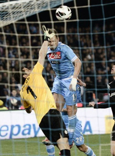 Juventus' goalkeeper Gianluigi Buffon (L) clashes with Napoli's Christian Maggio in Naples on March 1, 2013 Juventus' goalkeeper Gianluigi Buffon (L) clashes with Napoli's Christian Maggio in Naples on March 1, 2013