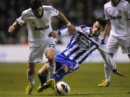 Real Madrid's Angel di Maria (L) is tackled by Deportivo's Pizzi during their Spanish league match on February 23, 2013 Real Madrid's Angel di Maria (L) is tackled by Deportivo's Pizzi during their Spanish league match on February 23, 2013