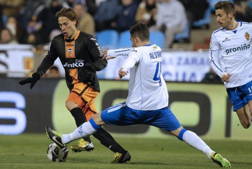 Valencia's Sergio Canales avoids a tackle from Zaragoza's Alvaro Gonzalez February 23, 2013 Valencia's Sergio Canales avoids a tackle from Zaragoza's Alvaro Gonzalez February 23, 2013