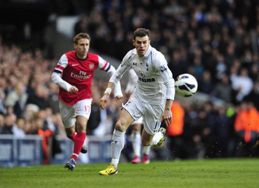 Tottenham Hotspur's Gareth Bale (R) chases the ball at White Hart Lane on March 3, 2013 Tottenham Hotspur's Gareth Bale (R) chases the ball at White Hart Lane on March 3, 2013