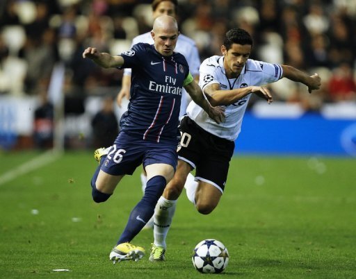 PSG's Christophe Jallet (L) fights for the ball with Valencia's Ricardo Costa during the first leg on February 12, 2013 PSG's Christophe Jallet (L) fights for the ball with Valencia's Ricardo Costa during the first leg on February 12, 2013