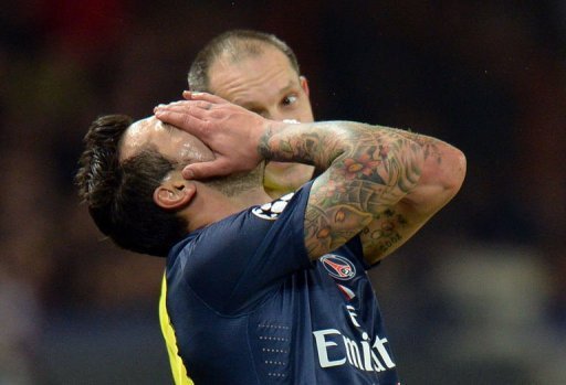 Paris Saint-Germain's Ezequiel Lavezzi reacts on March 6, 2013 at the Parc-des-Princes stadium in Paris Paris Saint-Germain's Ezequiel Lavezzi reacts on March 6, 2013 at the Parc-des-Princes stadium in Paris